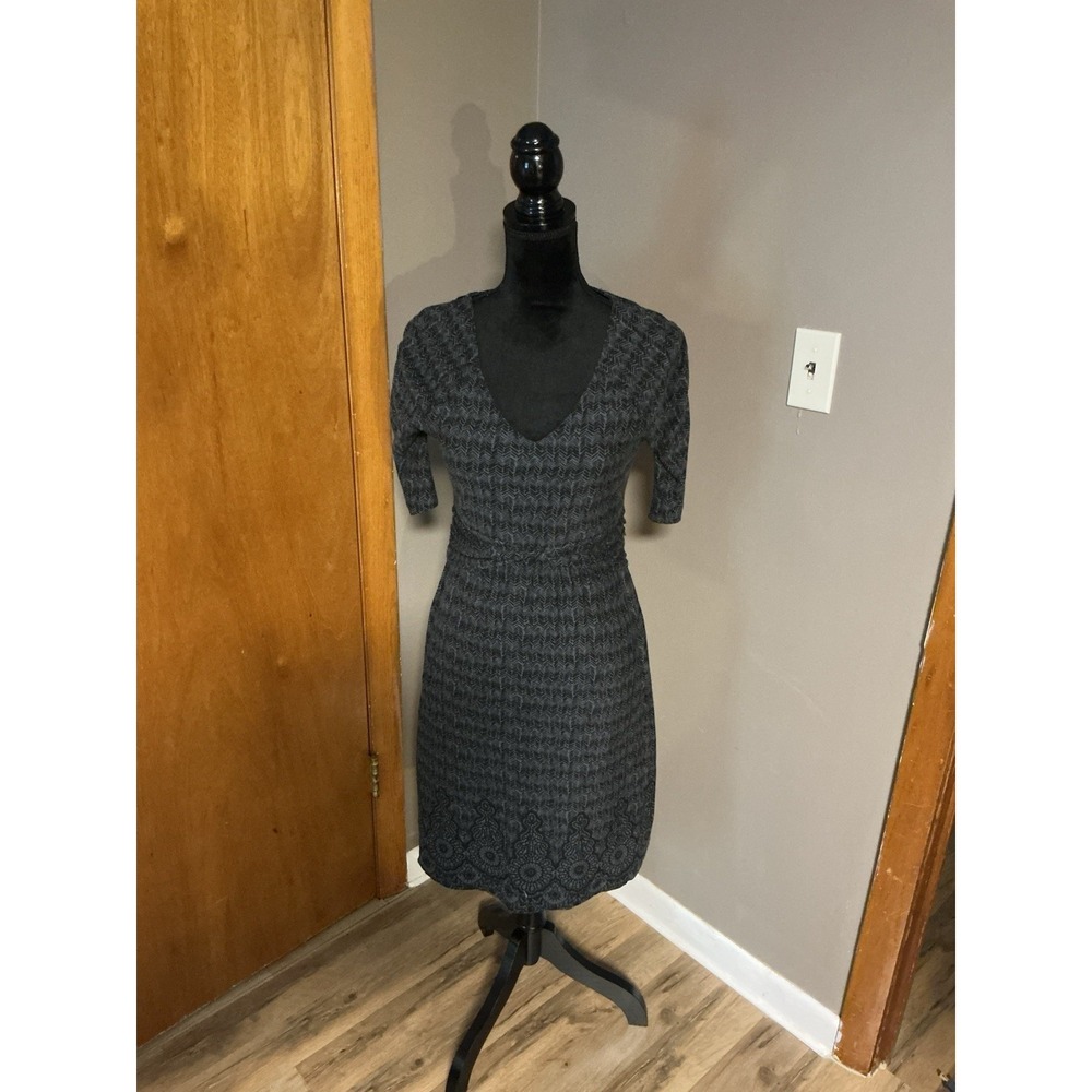Athleta Black/Gray Knit Dress Women's Medium Short Sleeve V-Neck Stretch Casual
